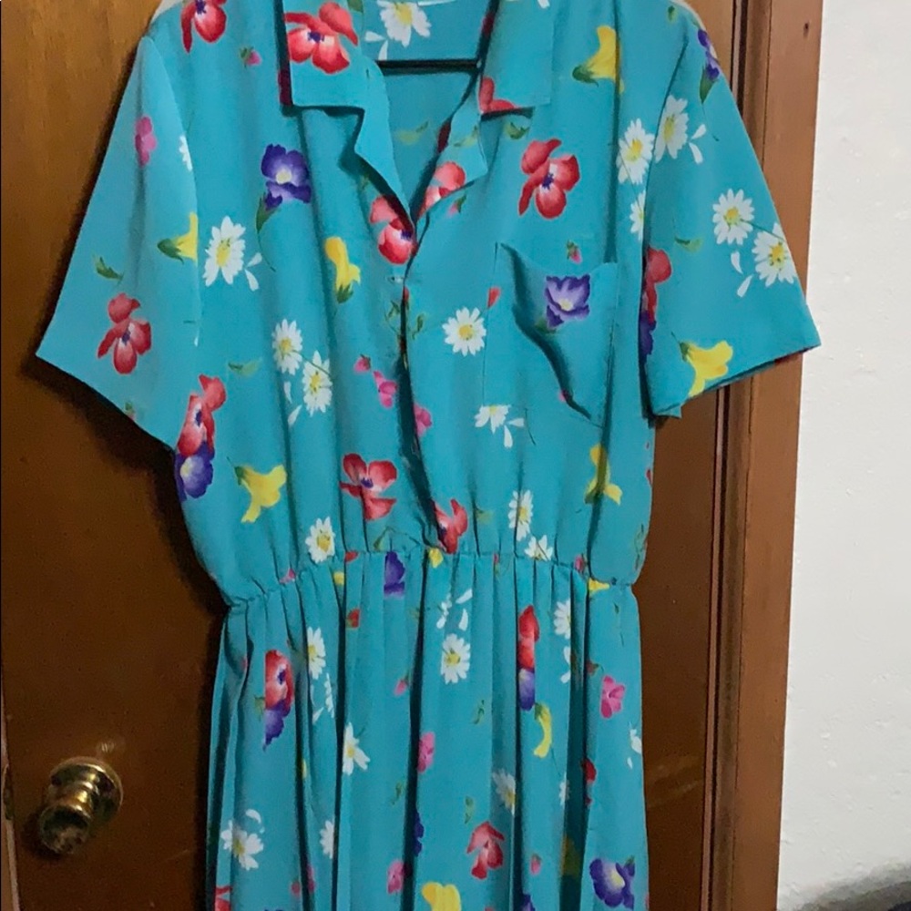 Leslie Fay floral dress with pleats on skirt